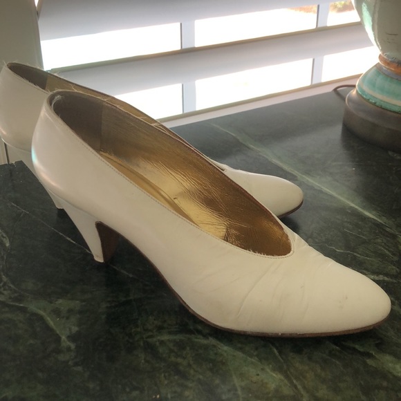 Shoe Biz white made in Italy size 8.5 good condition. - Picture 2 of 5